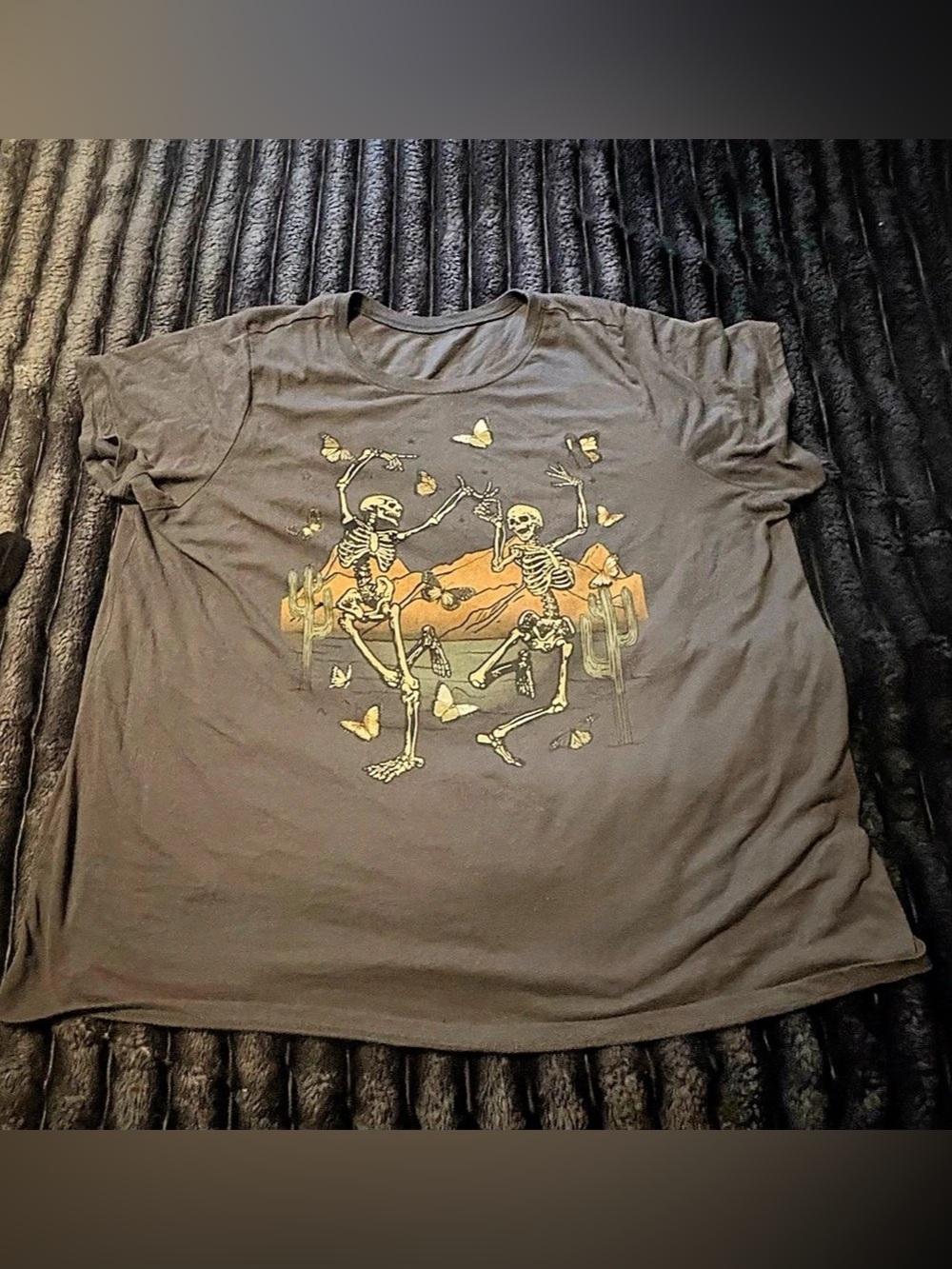 Skeleton Graphic Short Sleeve Tee in Gray